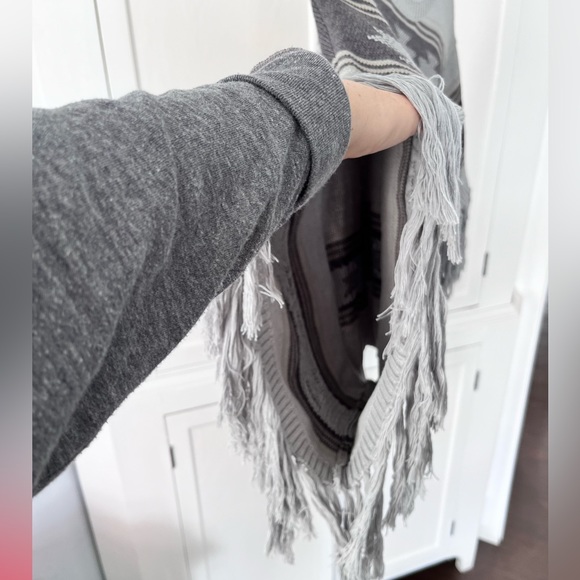 MATERIAL GIRL | Med | Fringe Sweater Poncho - Picture 3 of 8